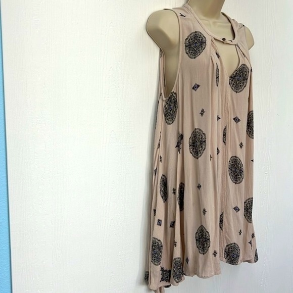 Free People - Tree Swing Medallion Design Pattern Sleeveless Flowy Tunic Size M - Picture 4 of 11